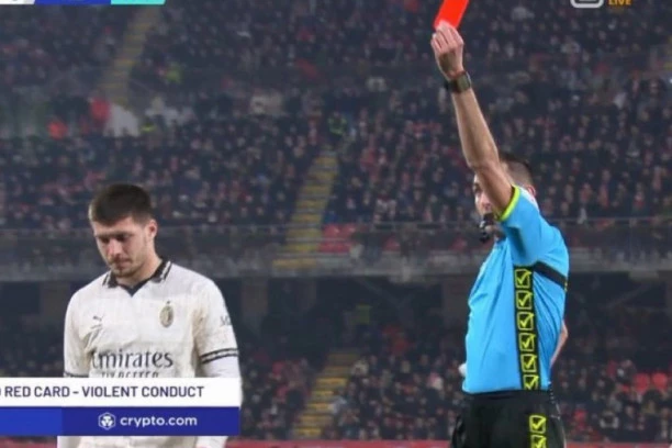 PIOLI SE OGLASIO POVODOM JOVIĆEVOG CRVENOG KARTONA: To je OZBILJNA greška! Ni italijanski mediji NISU RAVNODUŠNI!