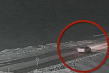 ČETIRI KOMBIJA POD PRATNJOM U GLUVO DOBA NOĆI IDU PO LEDU: Objavljeni snimci iz zatvora, ovo je dokaz da se zna GDE JE TELO NAVALJNOG? (VIDEO)