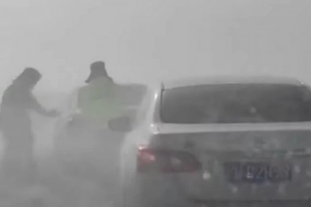 PREOKRET GODINE, NAPOLJU MINUS 50 STEPENI! Zima se vratila brutalnije nego ikada, niko ne sme na ulicu (VIDEO)