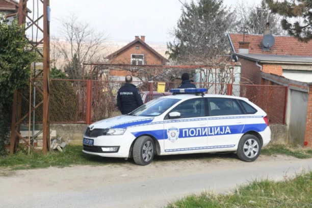 OVO JE KUĆA STRAVE U RAKOVCU U KOJOJ SE DOGODILO DVOSTRUKO UBISTVO! Preklao bivšu ženu i taštu! (FOTO)