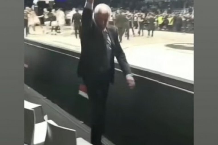 Slika podrške Željku Obradoviću