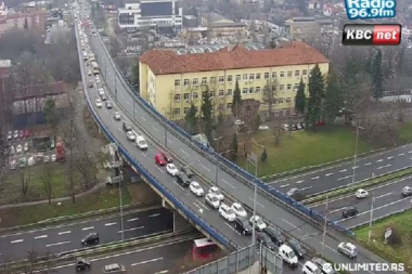 EVO GDE SU OVOG JUTRA KRITIČNE TAČKE U BEOGRADU! Kolone na najprometnijim lokacijama - jedva se prolazi! (FOTO)