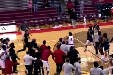 HAOS POSLE MEČA! Nezapamćena TUČA u NCAA! Devojčica PLATILA ceh! (VIDEO)