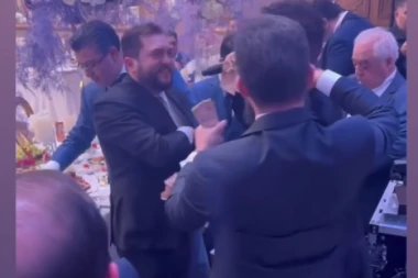 NOVČANICE ISPADALE NA SVE STRANE: Darku Laziću prepunili džepove novcem, za ovo je bio bogato nagrađen!