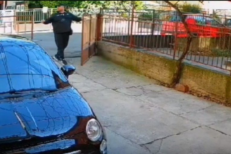 Sanjin Štilić puca u Milana Šušu