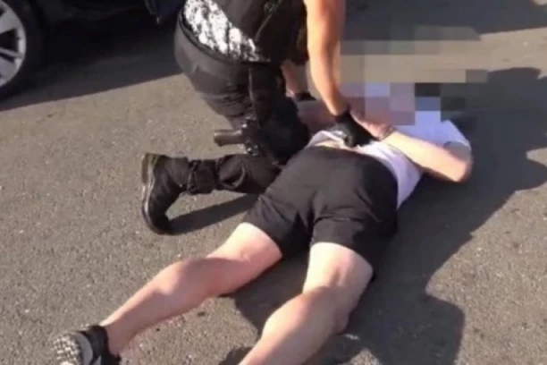 OTVARAJU SOBE ZA MUČENJE, DECA SE UBIJAJU KALAŠNJIKOVIMA: Novi trend među decom šokirao Evropu