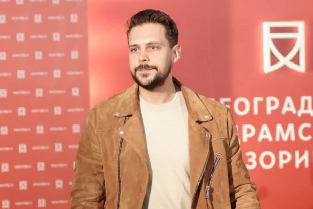 MILOŠ BIKOVIĆ NEPREPOZNATLJIV U FILMU "VOLJA SINOVLJEVA"! Najvećeg frajera među glumcima ovakvog još nismo videli! (FOTO)