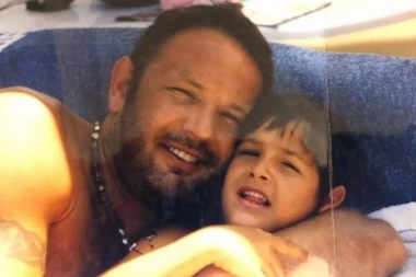 DA SE NAJEŽIŠ! Dušan Mihajlović OBJAVIO fotku sa svojim ocem iz detinjstva uz VELIKI HIT Džeja! (VIDEO)