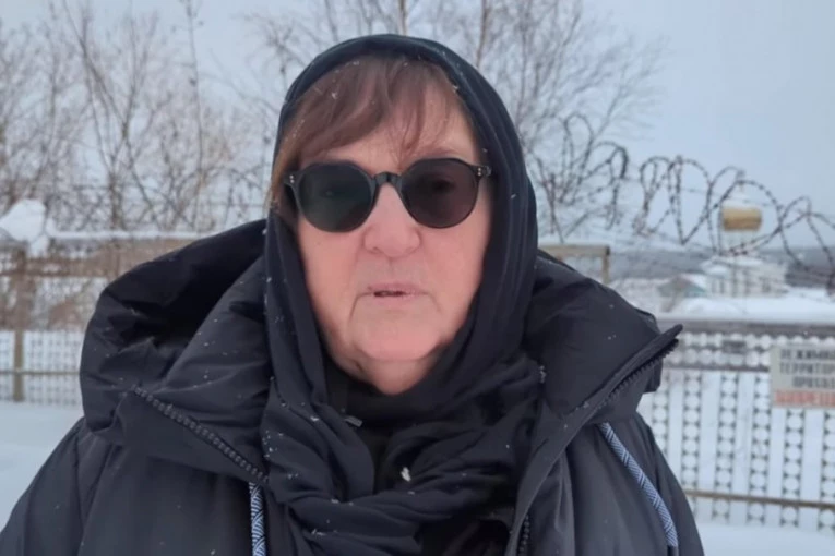 "TEBI SE OBRAĆAM, VLADIMIRE PUTINU" Dramatičan apel majke Alekseja Navaljnog ispred zloglasnog Polarnog vuka (VIDEO)
