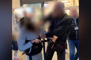 ISPLIVALI NOVI DETALJI INCIDENTA IZ MARKETA U ŽELEZNIKU! Oglasila se majka napadnutog dečaka - Počeo je da mu zavrće uvo... PRE TOGA GA ŽENA GURALA NA KASI!