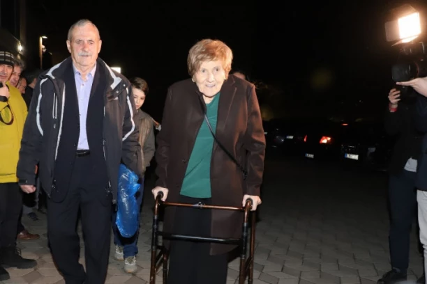 SLOBINA MAJKA STIGLA NA SVADBU: Odmah progovorila o snajki Jeleni! (FOTO)