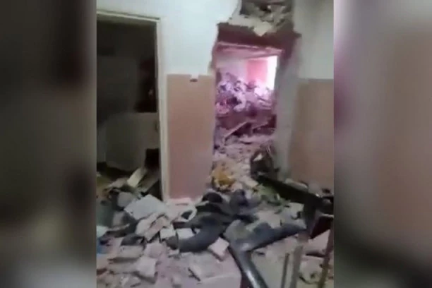NAKON STRAVIČNE EKSPLOZIJE U PARAĆINU OD STANA NIJE OSTALO NIŠTA! Nesrećnoj ženi koja se nalazila unutra, nije bilo spasa! (VIDEO)