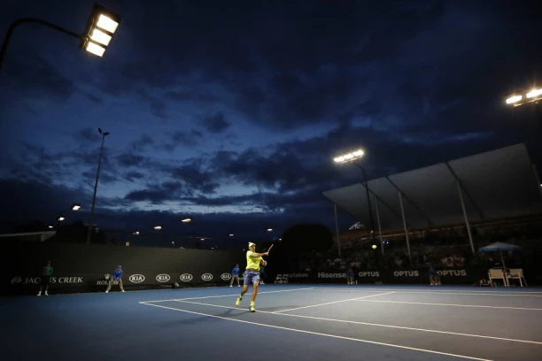 OKAČIO REKET O KLIN: Teniser koji ima pozitivan skor protiv Novaka završio karijeru!