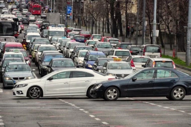 MOGUĆE ZADRŽAVANJE NA GRANICAMA! GUŽVE ZBOG PRAZNIKA: Pojačan saobraćaj na autoputevima koji vode iz pravca Mađarske i Hrvatske