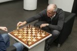 NAJBITNIJI JE FER-PLEJ I DA SVE OSTANE U GRANICAMA SPORTSKOG: Željko odigrao partiju šaha sa Zvezdinom legendom, pa pričao o delijama i grobarima!