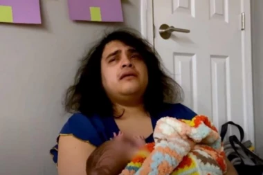 TRANSRODNI MUŠKARACI POKUŠALI DA PODOJE BEBU IAKO ZNAJU DA NEMAJU MLEKA: Kada se desilo OVO, tek onda su ljudi ostali ZGROŽENI (VIDEO)