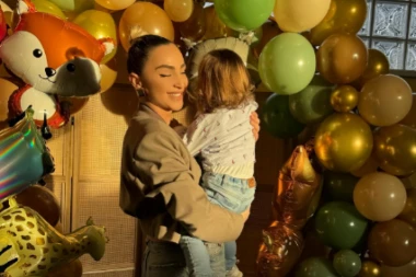 SLAVLJE U DOMU MAJE BEROVIĆ: Pevačica podelila radosne vesti, PLJUŠTE ČESTITKE! (FOTO)