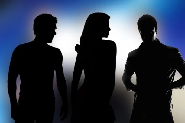 VODITELJKU JUTARNJEG IZVATALI UŽIVO U PROGRAMU! Haos na Pinku - sa jednim išla pred OLTAR, drugi joj je KOLEGA, kamere sve zabeležile! (VIDEO)