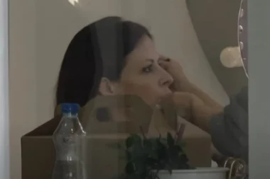 PROMENE TRESU "ZVEZDE GRANDA" Nova voditeljka usnimljena bez šminke, stigle i Cecine i Bekutine ZAMENE! (PAPARACO)