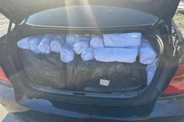 POLICIJA ZAPLENILA 277 KILOGRAMA ROBE! Mladić pod istragom, ovo su detalji hapšenja! (FOTO)