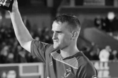 VELIKA TRAGEDIJA TRESE SVET! Engleski fudbaler premunuo u 34. godini!