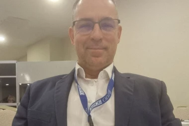 MEĐUNARODNI POSMATRAČ IZ SLOVENIJE RASKRINKAO ĐILASOVCE: Obišao sam 10 biračkih mesta u Beogradu, izbori su bili pošteni i slobodni!