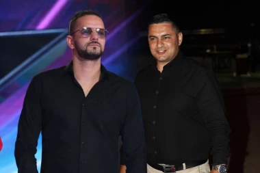 SUDAR TITANA! BEBICA ODBRUSIO DARJANU! Zamalo da padne koškanje zbog Miljane, ona ništa nije uspela da čuje! (FOTO)