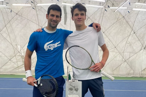 ZBOG OVOGA JE NAJVEĆI: Novak Đoković POMOGAO mladom teniseru! Od IDOLA do PRIJATELJA!