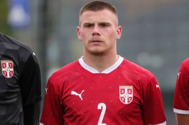 NIŠTA OD OČEKIVANOG POJAČANJA: Fudbaler Zvezde u poslednjem trenutku promenio destinaciju - već je predstavljen u crno-belom dresu novog kluba! (FOTO GALERIJA)