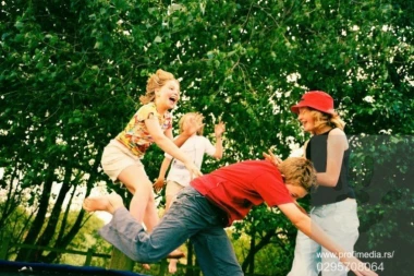 DRAMA NA MREŽAMA!"DAJTE JOJ TELEFON I TIKTOK" Srpkinja ostavila javnost bez teksta - Evo zbog čega je zabranila detetu da se igra i prlja u vrtiću