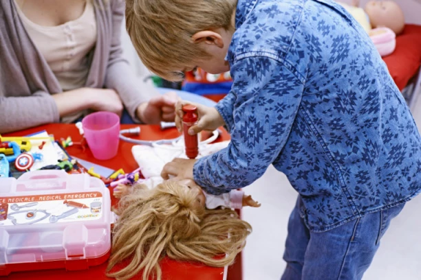 SKANDAL! Jednogodišje dete izašlo iz vrtića i završilo na ulici! OGLASIO SE DIREKTOR!