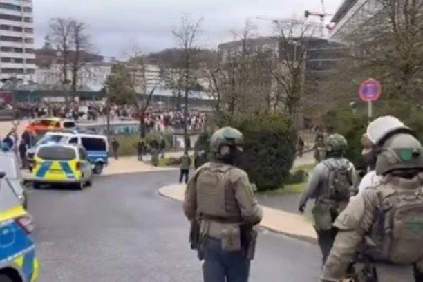 MONSTRUOZNO! Muškarac iz čista mira IZBO ČETVOROGODIŠNJE DETE u prodavnici! Lekari mu se bore za život