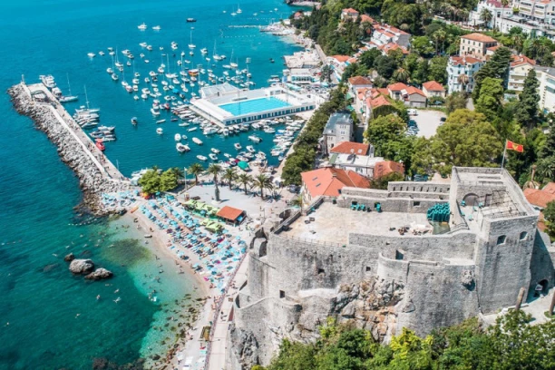 NESTVARAN PRIZOR NA JADRANU! Pogledajte titana koje je isplivalo kod Herceg Novog (VIDEO)