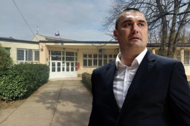 SVI SU VOLELI DEJANA MILOJEVIĆA! PROFESOR GEOGRAFIJE: Bratu je odmah kupio GOLFA, porodica BEZ MRLJE!