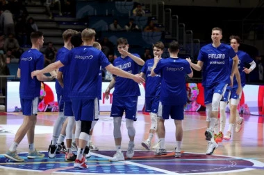 IGRAJU SA SRBIJOM, A PRED MEČ LUPAJU ŠAMARE JEDNI DRUGIMA: Nestvaran ritual narednog rivala "orlova" na EP! (VIDEO)