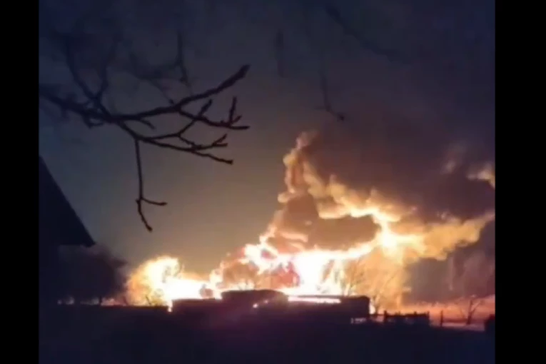 ISPLIVAO PRVI SNIMAK POŽARA NAKON OBARANJA RUSKOG AVIONA A-50! Nebo u plamenu! (VIDEO)