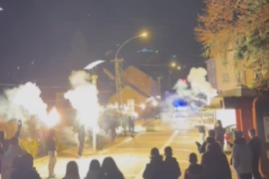 GROBARI PRIPREMILI SPEKTAKULARAN DOČEK DULJAJEVOJ ČETI U SURDULICI! Partizan MORA da pobedi Radnik (VIDEO)