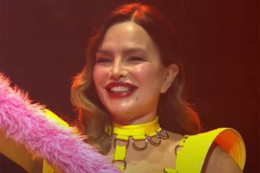 SEVERINA POLJUBILA NEPOZNATOG MUŠKARCA U USTA! Mislila je da je kamere neće usnimiti pa se zanela, blamira sina na svakom koraku!