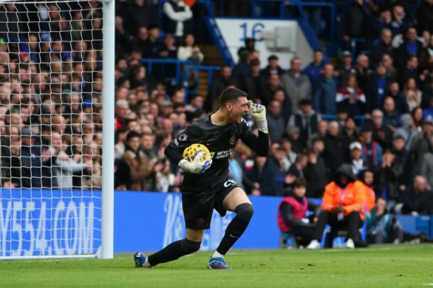 PETROVIĆ JE FANTASTIČAN! Trener Čelsija nahvalio Srbina: RASTE, ZRELIJI JE!