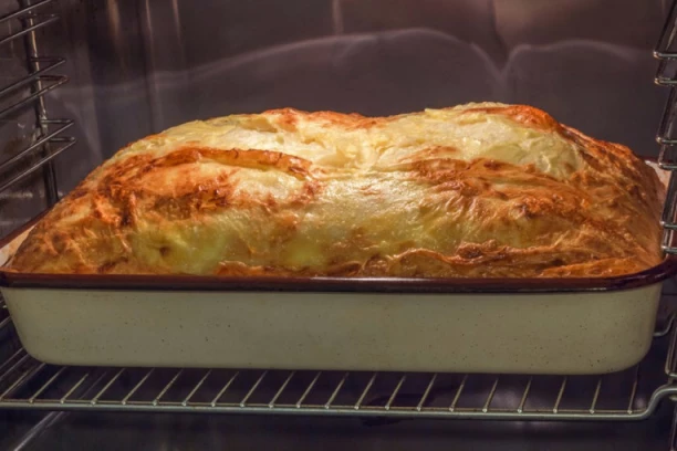 URADITE OVO DA BI GIBANICA BILA VAZDUŠASTA: U najbolje SRPSKO JELO ne treba ništa dodati caka je u sledećem!