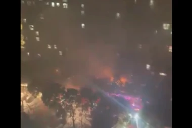 JEZIV SNIMAK POŽARA KOJI GUTA ZGRADU! Plamen PROGUTAO 15 ljudi, najmanje 44 povređeno! (VIDEO)
