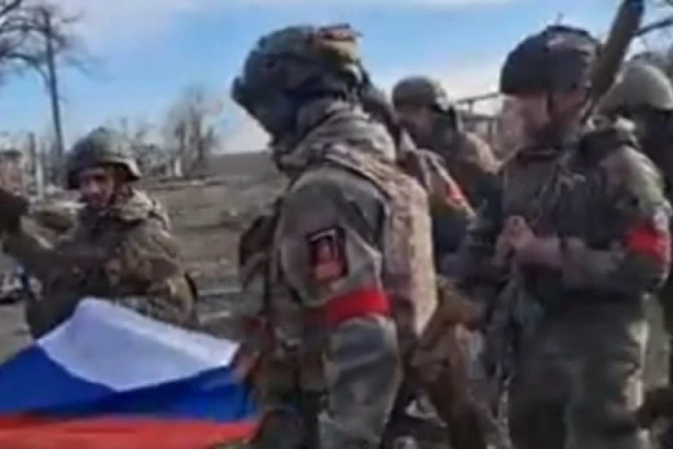 RUSKA ZASTAVA VIJORI SE AVDEJEVKOM, UNIŠTENA I ŽELEZNIČKA STANICA: Ukrajinci na kolenima, general Sirski šokirao narod izjavom