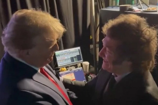 GRLILI SU SE I RUKOVALI KAO DA SU ROD NAJROĐENIJI: Tramp pobedio u Južnoj Karolini a evo KOJI PREDSEDNIK DRŽAVE mu je prvi prišao (VIDEO)