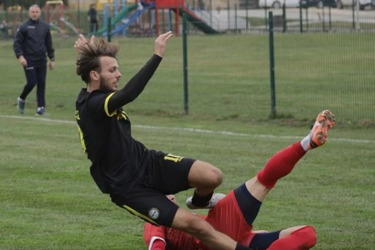 "GUMARI" POKLEKLI "KRAJ MORAVE": U duelu dva lidera, slavili su crveno-beli! (FOTO GALERIJA)