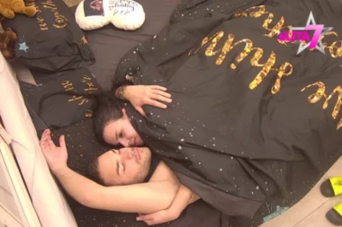 ANITA NE MOŽE DA SE OBUZDA: U krevetu pravi DINAMIT, pokazala Anđelu šta najbolje zna da radi!