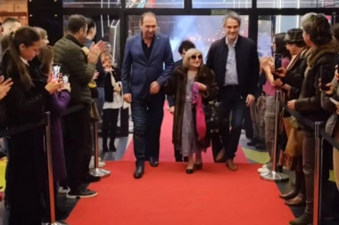 PETA NAJSTARIJA GLUMICA NA SVETU NA 52. FESTU! Naša diva se poklonila publici, nagrađena OVACIJAMA! (FOTO)