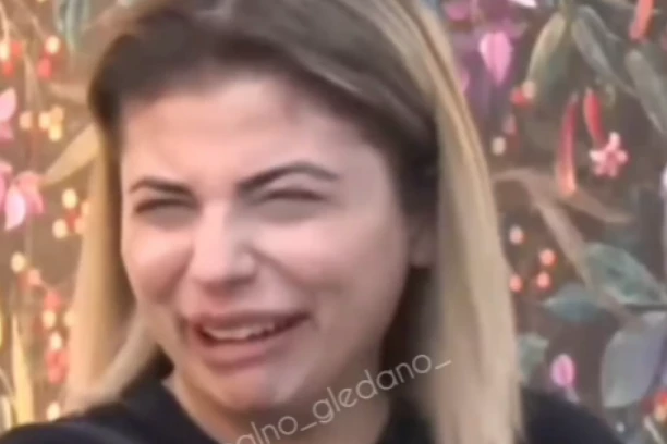 PORODICI ŠPARAVALO STIGLE JEZIVE VESTI, MORAJU HITNO DA IZVUKU ĆERKU IZ DEPRESIJE: Anđela zbog njih pomišlja na najgore!