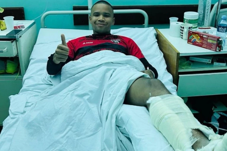 SAZNAJEMO: Evo u kakvom je stanju teško povređeni fudbaler - debi u dresu novog kluba nikada neće zaboraviti! (FOTO GALERIJA)