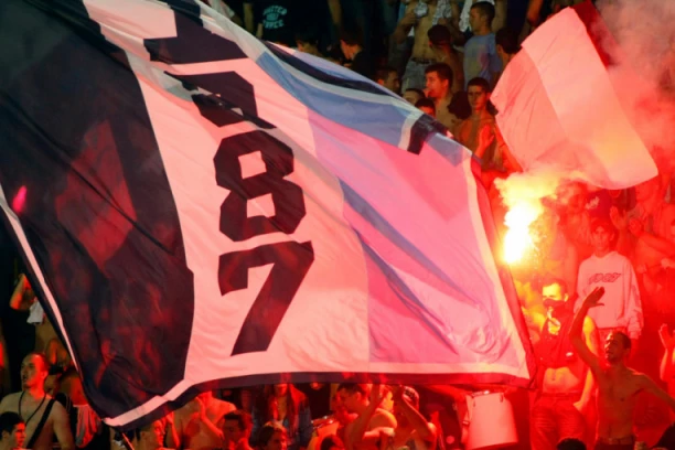 NIŠTA NE PREPUŠTAJU SLUČAJU: Navijači nisu želeli skrštenih ruku da gledaju kako se klub urušava - pokrenuta je akcija koja vraća veru u bolje sutra! (FOTO GALERIJA)