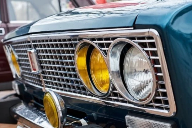 NE, OČI VAS NE VARAJU: Lada SRPSKIH tablica uslikana usred Amerike! Prizor je zbunio sve prolaznike (FOTO)